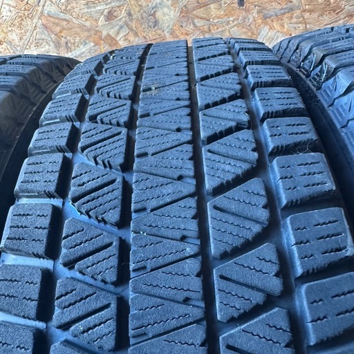 バリ山　BRIDGESTONE ブリヂストン　ブリジストン　DM-V3 215/70R16 スタッドレス　タイヤ　2019年製　16イ