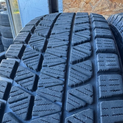 バリ山　BRIDGESTONE ブリヂストン　ブリジストン　DM-V3 215/70R16 スタッドレス　タイヤ　2019年製　16イ