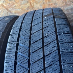 バリ山　BRIDGESTONE ブリヂストン　ブリジストン　VRX3 225/45R18 スタッドレス　タイヤ　2023年製　18インチ　3本の画像