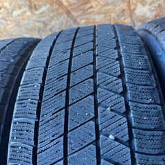 バリ山　BRIDGESTONE ブリヂストン　ブリジストン　VRX3 225/45R18 スタッドレス　タイヤ　2023年製　18インチ　3本の画像