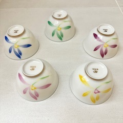 【ネット決済・配送】  未使用美品　香蘭社　湯呑み　5客セット　花柄　5色　箱付き の画像
