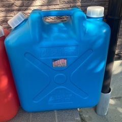 灯油ポリタンク2個　18ℓ20ℓの画像