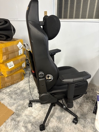 組立済み　未使用品 AutoFull M6 ゲーミングチェア 通風と加熱座面 360°アームレスト 幅広座面 オットマン付 椅子「AU