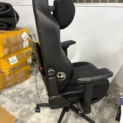 組立済み　未使用品 AutoFull M6 ゲーミングチェア 通風と加熱座面 360°アームレスト 幅広座面 オットマン付 椅子「AUTO」可動式ランバーサポート 160°リクライニング 通気性PUレザー ソファー座り心地 人間工学の王道 おしゃれ ブラックの画像