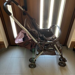 古いベビーカーの画像