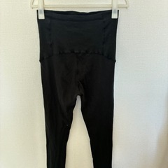 【美品】UNIQLOマタニティレギンスパンツの画像