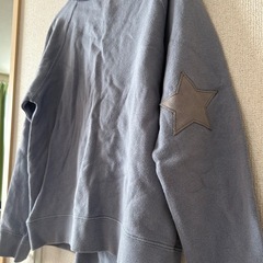星柄　グレー ポケット付き クルーネック トレーナー　130cmの画像