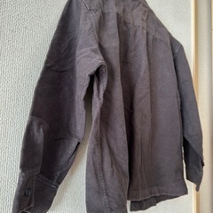 ダークグレー 長袖シャツ ボタン付き　130cm 無印良品の子供服の画像