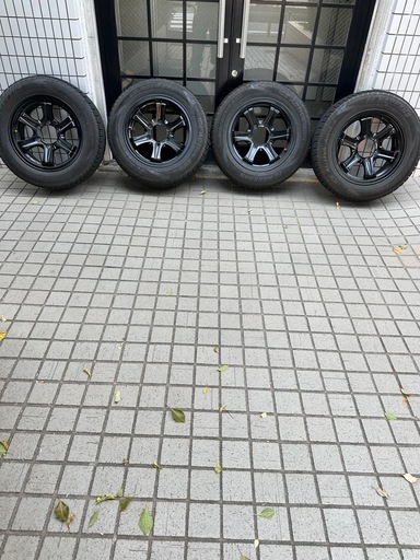 値下げ　ハイエース200系　　スタッドレスタイヤとホイールセット