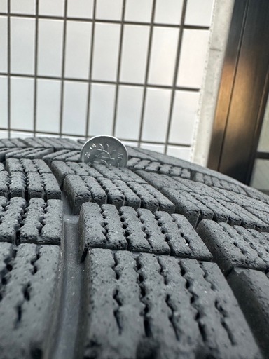 値下げ　ハイエース200系　　スタッドレスタイヤとホイールセット