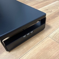 パソコンモニターテーブルの画像