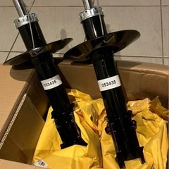 新品　クライスラー　PTクルーザー　ストラット4本セットの画像