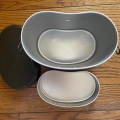 キャンプ用品飯盒と鍋の画像