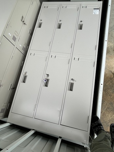 コクヨ（KOKUYO）６人用ロッカー（鍵付き）