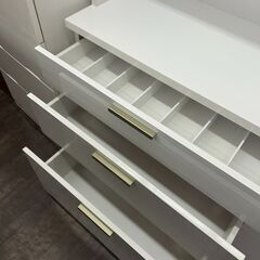 【リユ-スのサカイ広島石内店】ジモティ割！３枚扉オープンボード/クリ-ニング済み/HG-7640/広島市 家具　佐伯区 家具　南区 家具　西区 家具　東区 家具　中区 家具　安佐南区 家具　安佐北区 家具　安芸区 家具　府中町 家具　海田町 家具　熊野町 家具　坂町 家具　廿日市市 家具			 			の画像