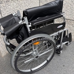 ケアテックジャパン　自走式スチール製車椅子　未使用に近いの画像
