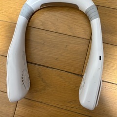 首にかける扇風機？の画像