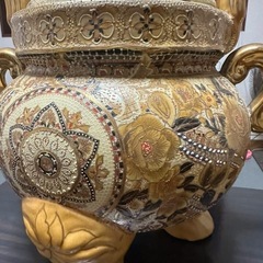 陶器の花瓶の画像