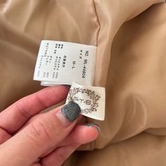 ダウン　レディース　ベージュ　フード付き　M〜Lサイズの画像