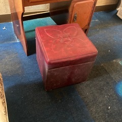 ひたちなか市三反田にあるレトロな鏡台の画像
