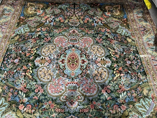 中国産
シルクかカーペット