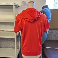 M2510-322 UNIQLO 前開き ジップパーカー 半袖 オレンジ Sサイズ 色あせ汚れ有りの画像