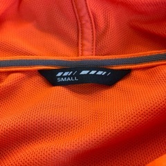 M2510-322 UNIQLO 前開き ジップパーカー 半袖 オレンジ Sサイズ 色あせ汚れ有りの画像