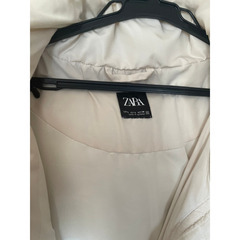 ZARA ショート丈ダウン（クリーム色）の画像