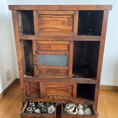 昭和の小ぶりな茶箪笥
の画像