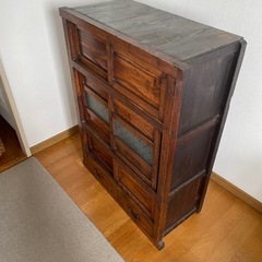 昭和の小ぶりな茶箪笥
の画像