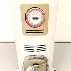 ss7977　デロンギ オイルヒーター 081321TEC ホワイト 8枚フィン 1300W 3～9畳 DeLonghi キャスター付 ヒーター 暖房 白 ダイヤル式タイマー ストーブ 静か クリーン オイルヒーター 中古の画像
