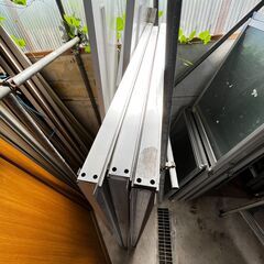 窓サッシ 窓枠 ガラス 173×141×6 1枚の画像