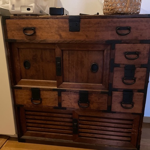 小ぶりな時代箪笥