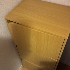 カラーボックス　扉付きの画像