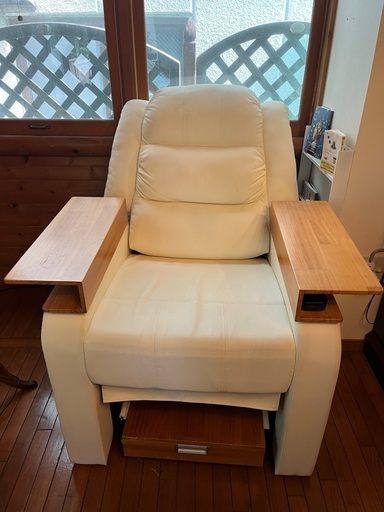 ネイル　施術　ハンド　フット　ソファ　リクライニング