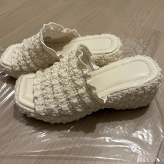 【美品】フフリル付きサンダル(gu商品)の画像