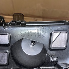 TOYOTA トヨタ MXUA85 80系 ハリアー 前期 純正 フロントグリル ラジエーターグリル 53114-48120 / 53101-48B61の画像