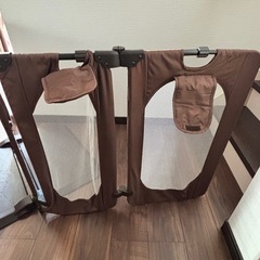 日本育児おくだけとおせんぼ　おくトビラLスマート　ベビーゲート　ジャンク品の画像