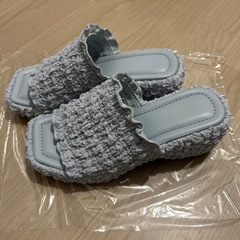 【新品・未使用】フリル付きサンダル(gu商品)の画像