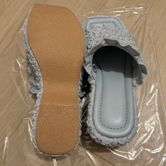 【新品・未使用】フリル付きサンダル(gu商品)の画像