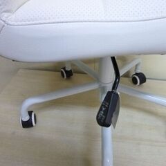 未使用/新品　　訳あり特価　オフィスチェア コンパクト 座面昇降 ロッキング機能 ソフトレザー PUキャスターの画像