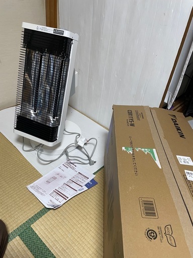 美品　セラムヒート　2023年製　 ヒーター　遠赤外線暖房機　ダイキン　CER11YS-W 動作確認済　（r71023b4）