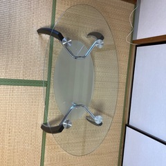 ガラステーブルの画像
