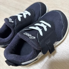 アシックス　15センチ　黒　シューズの画像