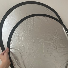 レフ板 2枚セット 丸レフ板 直径60cm 折りたたみ可能 銀色 白色 撮影用の画像