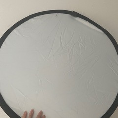 レフ板 2枚セット 丸レフ板 直径60cm 折りたたみ可能 銀色 白色 撮影用の画像