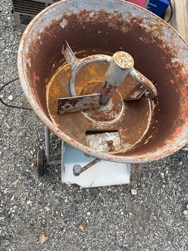 電動コンクリートミキサー 100V  簡単 使用  混ぜる 工事現場