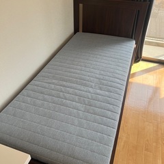 美品✨SONGESAND ベッドフレーム&マットレスセットの画像