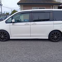 【車検☆令和９年１０月まで！支払総額29万8000円】平成22年　ホンダ　ステップワゴン　白　2WD　8人乗り　2000CC　両側スライドドア★　走行距離2145,000㎞　ナビ・ETC付き★の画像