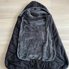ベビーホッパー 防寒ケープ（エルゴなど抱っこ紐対応）黒の画像